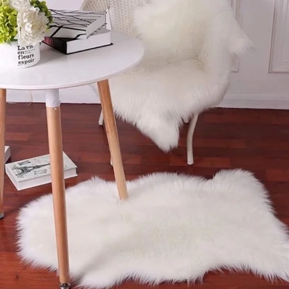 White Faux Fur Throw - soft & silky! NEW